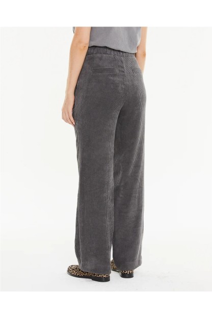 Pantalón de pana de mujer con goma en la espalda, detalle de nervios e