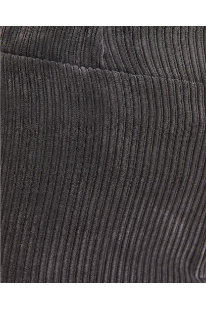 Pantalón de pana de mujer con goma en la espalda, detalle de nervios e