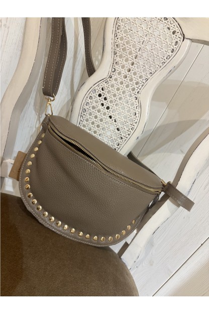 Bolso riñonera tachuelas