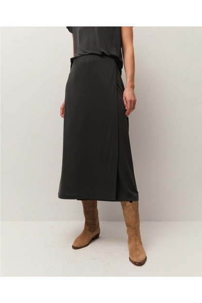 falda midi con corte negro systemaction mujer