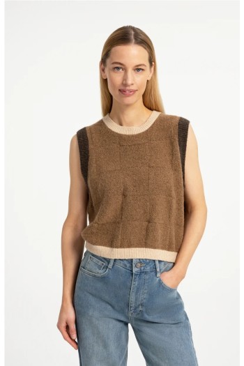 chaleco marron contraste mujer yaya