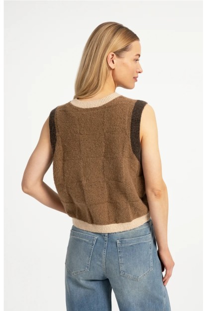 chaleco marron contraste mujer yaya