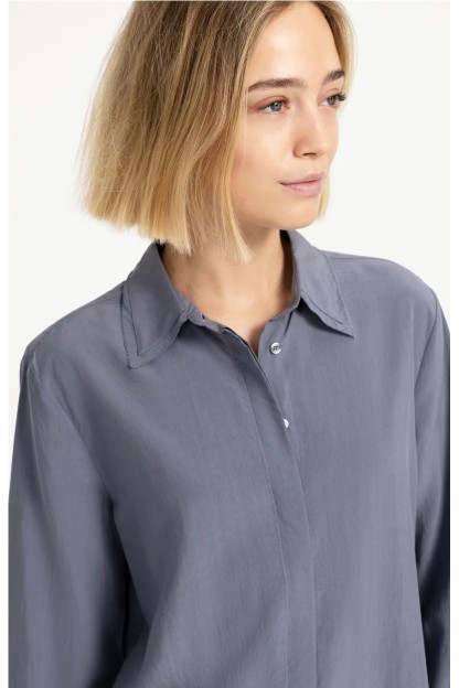 blusa color artico con detalle cuello yaya mujer