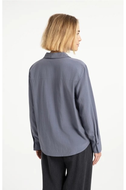 blusa color artico con detalle cuello yaya mujer