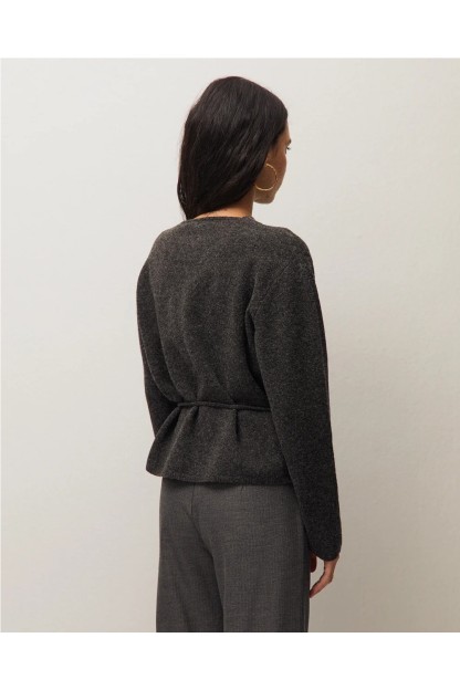 rebeca chaqueta con botones gris oscuro con cinturon systemaction muje 2