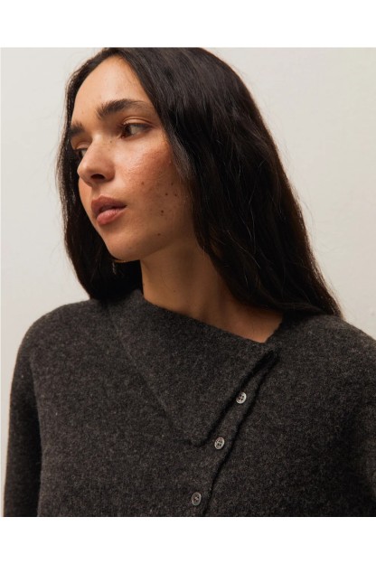 rebeca chaqueta con botones gris oscuro con cinturon systemaction muje