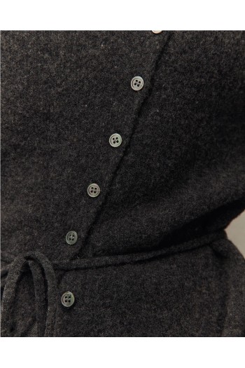 rebeca chaqueta con botones gris oscuro con cinturon systemaction muje