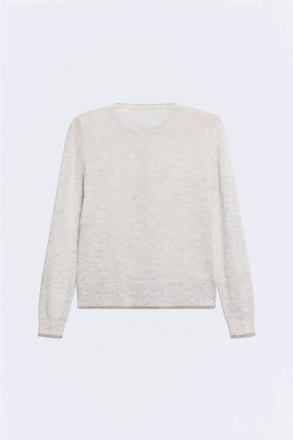 chaqueta gris claro ese o ese detalle pañuelo a rayas