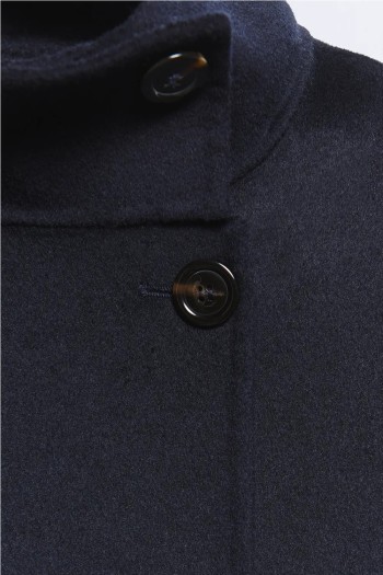 chaqueta ese o ese azul marino botones cruzados y cuello subido