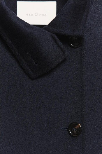 chaqueta ese o ese azul marino botones cruzados y cuello subido