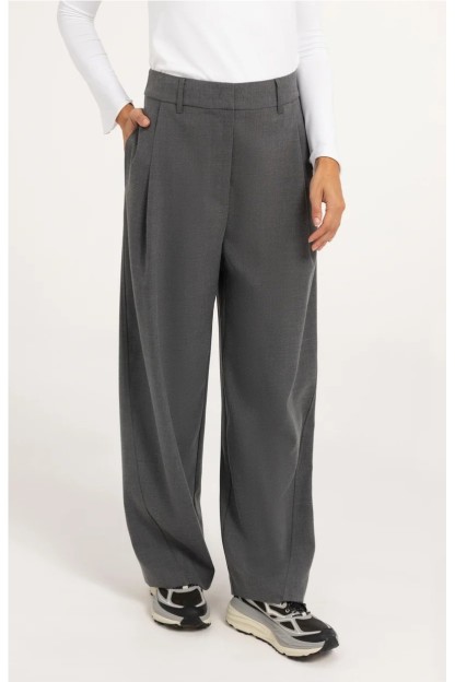 pantalon de vestir yaya con corte barrel 2