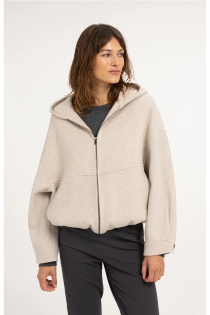 chaqueta yaya oversized con capucha 2