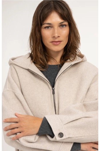 chaqueta yaya oversized con capucha
