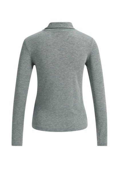 camiseta gris yaya con pañuelo