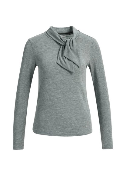 camiseta gris yaya con pañuelo