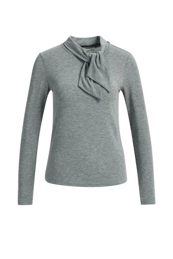 camiseta gris yaya con pañuelo