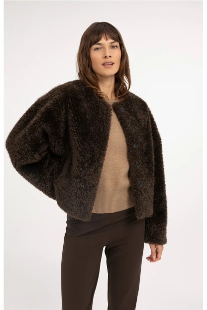 chaqueta corta marron yaya de pelo sintetico