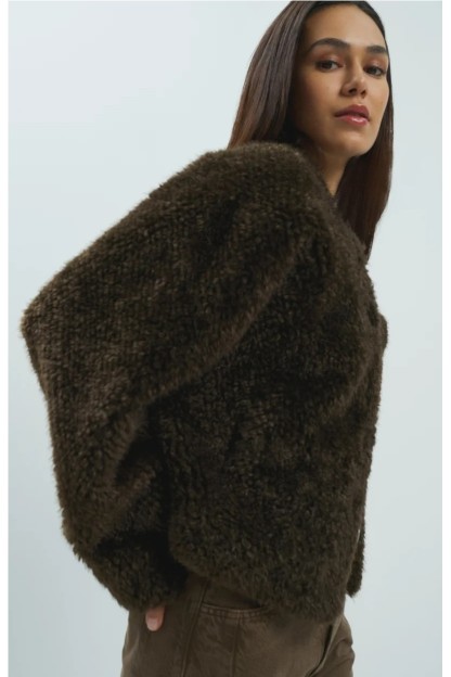 chaqueta corta marron yaya de pelo sintetico