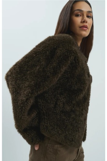 chaqueta corta marron yaya de pelo sintetico