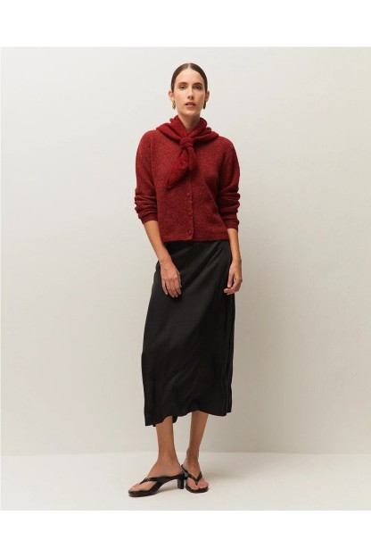 chaqueta roja con botones forrados roja