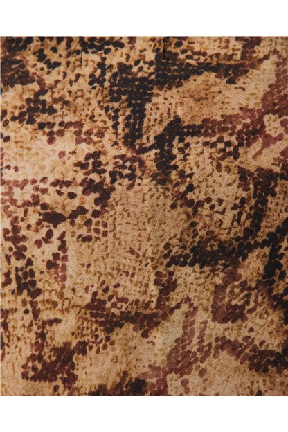 falda system con estampado de serpiente