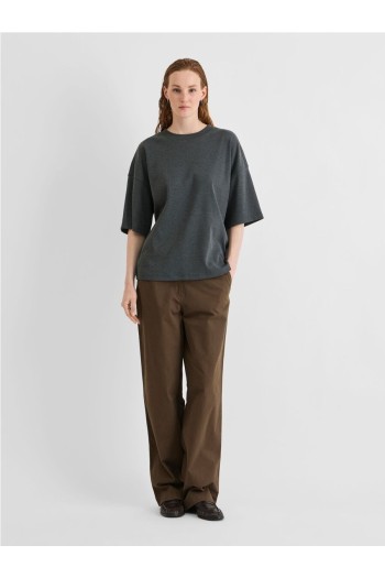 camiseta gris vila oversized con cuello redondo