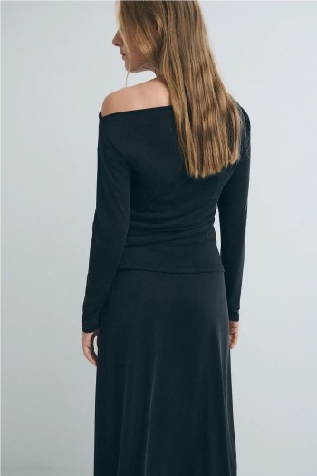 camiseta nicole asimetrico negra marron ese o ese