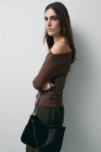 camiseta nicole asimetrico negra marron ese o ese