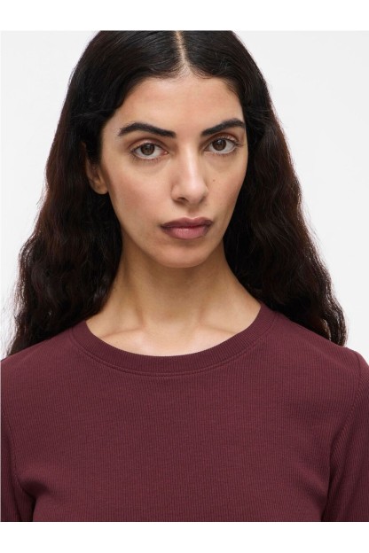 camiseta rouhelena color berenjena marron vila