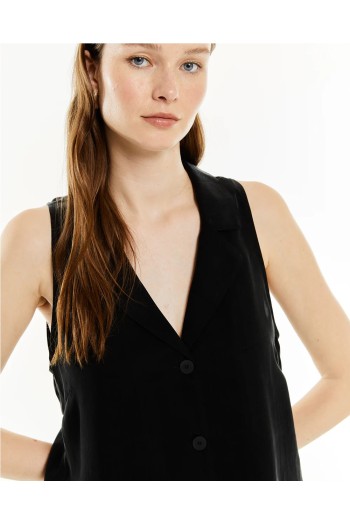 chaleco de cupro con cuello solapa