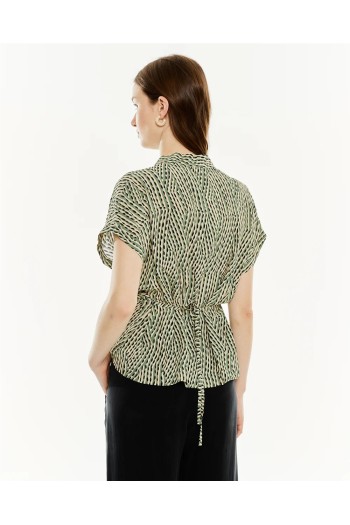 Camisa estampada mujer con frunce en el pecho color verde