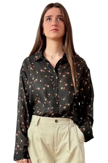 blusa zumaia flores fondo negro hitz mujer