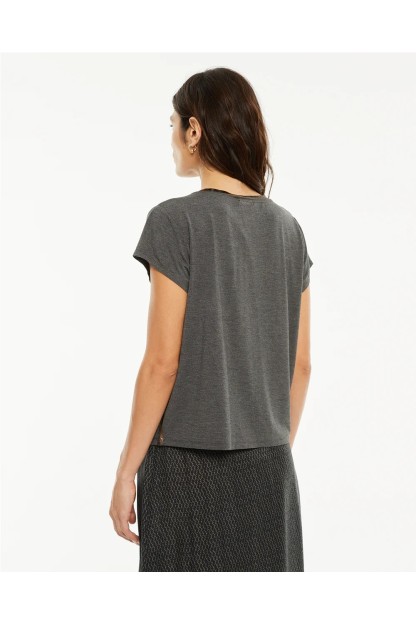 camiseta basica gris de systemacion con bordes dorados 2